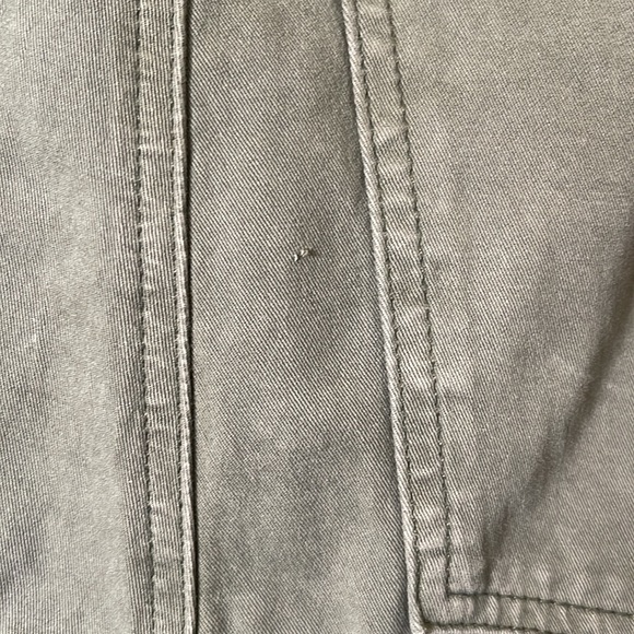 Hudson Jeans Jane Slim Cropped Cargo Pants in Army Green - Picture 5 of 6